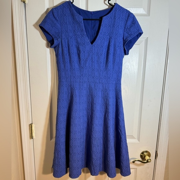 NANETTE LEPORE DRESS FIT &‎ FLARE BACK ZIP SS V NECK TEXTURED BRUNCH OFFICE - Picture 1 of 12